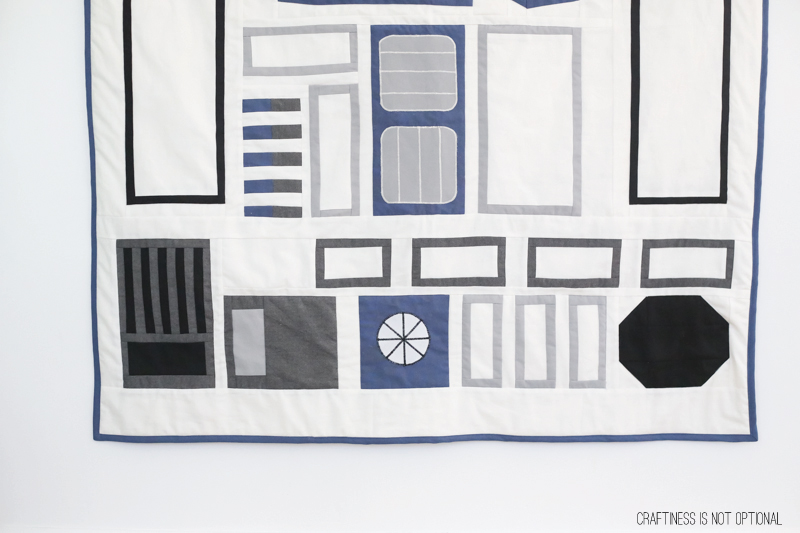 R2D2 quilt! for Star wars fans young and old. #starwars #quilts